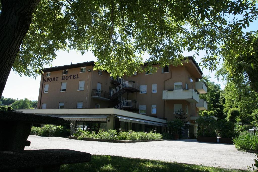 Hotel Sport - Pet Friendly Hotel And Fishing Lovers Levico Terme Extérieur photo